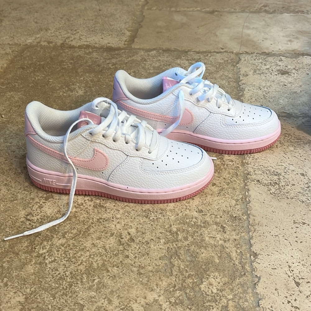 Girls Nike AF1 white/pink foam/elemental pink